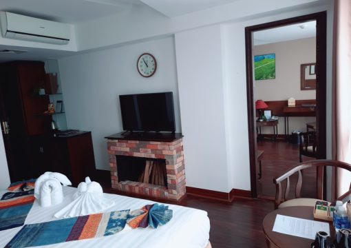 Connecting Room
