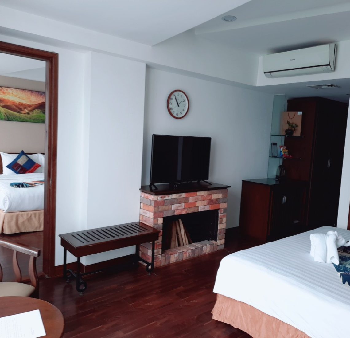 Connecting Room