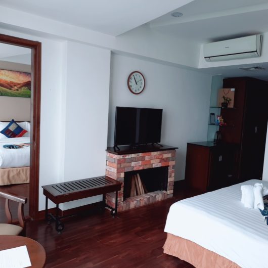 Connecting Room
