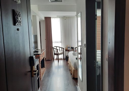 Connecting Room