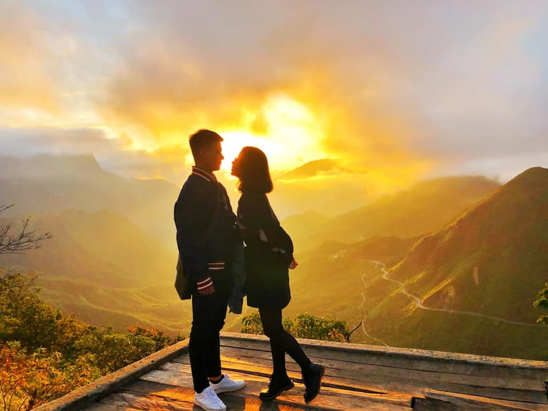 Cây cô đơn là nơi lý tưởng để đón hoàng hôn