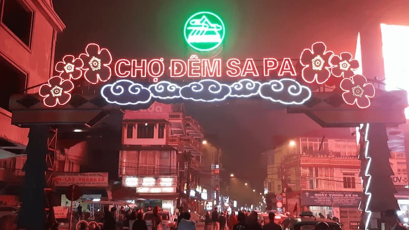 Chợ đêm Sapa có vị trí nằm ngay bên bến xe Sapa