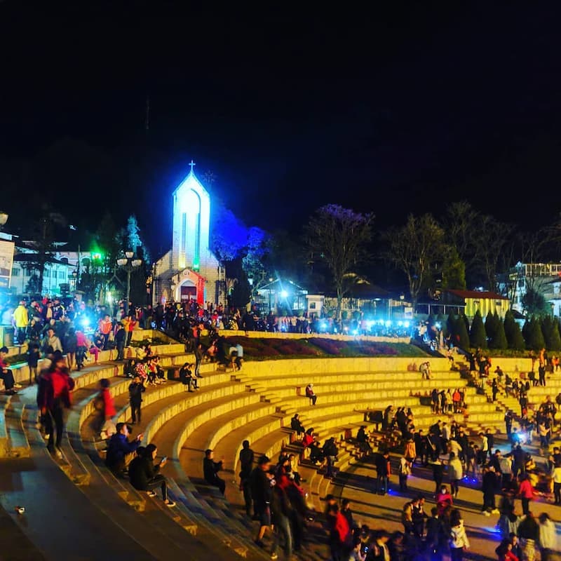 Chợ tình Sapa họp vào ngày nào?