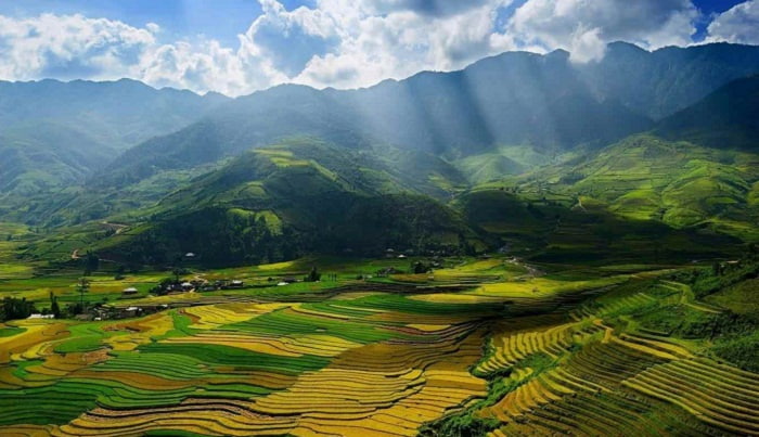 Băng qua thung lũng Mường Hoa