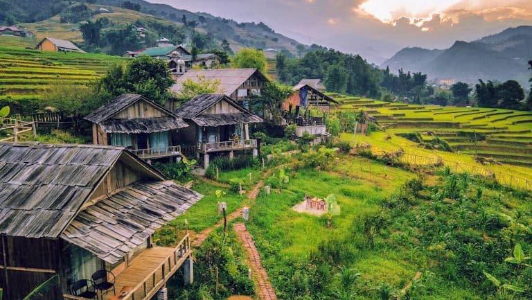 Tiến về phía bản Tả Van