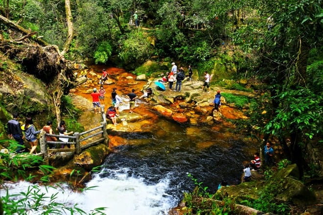 Khám phá suối Vàng trong lành