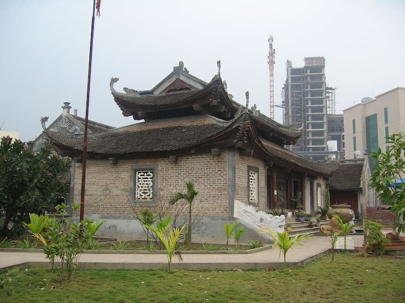 Du khách có thể đến dâng hương, vãn cảnh tại đền