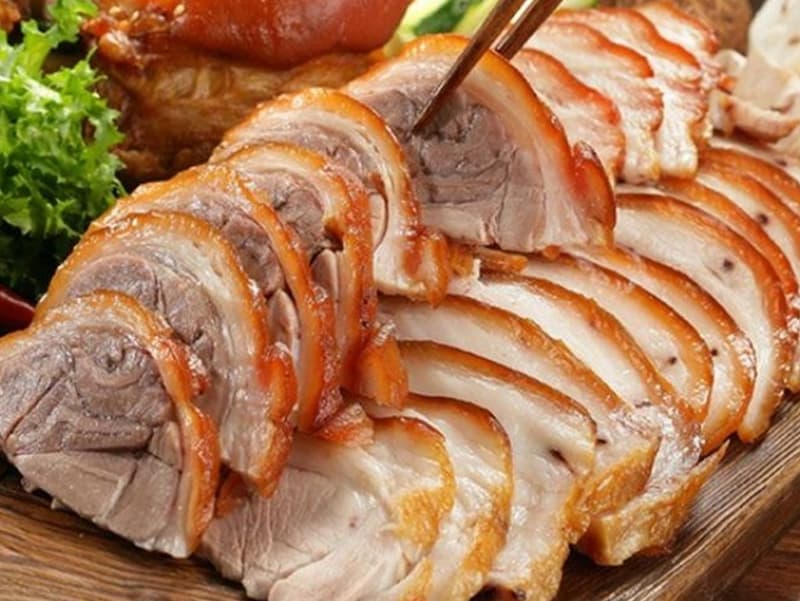 Sapa ăn gì chơi gì? - Thịt lợn cắp nách thơm ngon