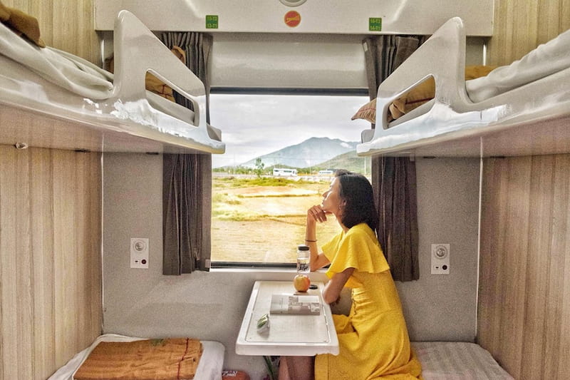 Nên mua vé tàu sớm để có vé giường nằm thoải mái