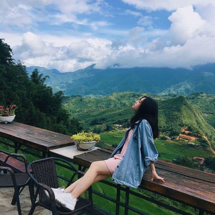 Nên chọn trang phục thoải mái đẻ dễ dàng di chuyển trong đường rừng