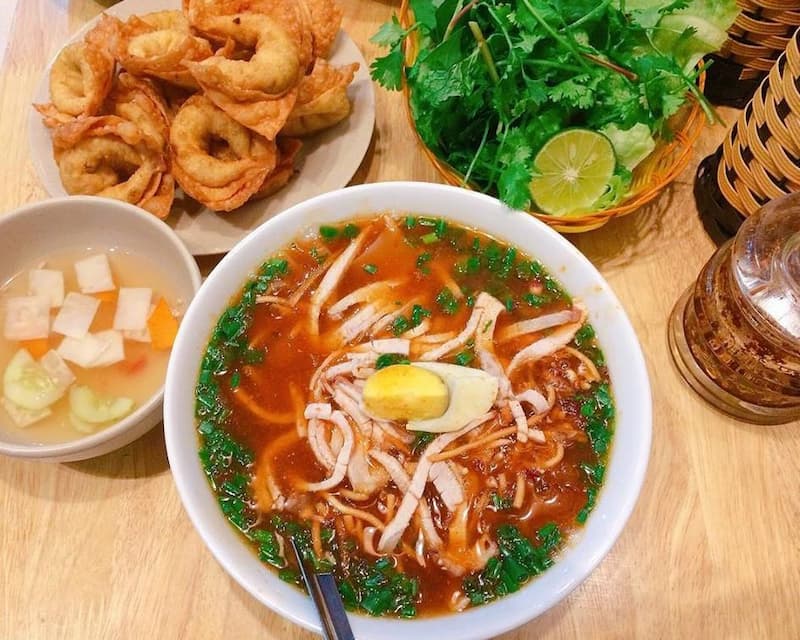 Ăn sáng gì ở Sapa - Phở cốn sủi Ông Há