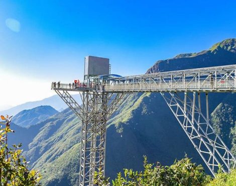 Giá vé cầu kính Sapa 2023: Kinh nghiệm tham quan cầu kính