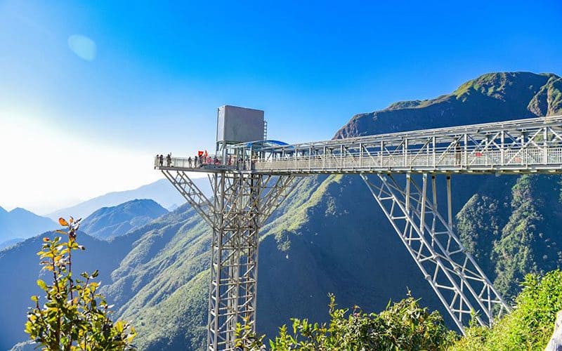 Giá vé cầu kính Sapa 2023: Kinh nghiệm tham quan cầu kính